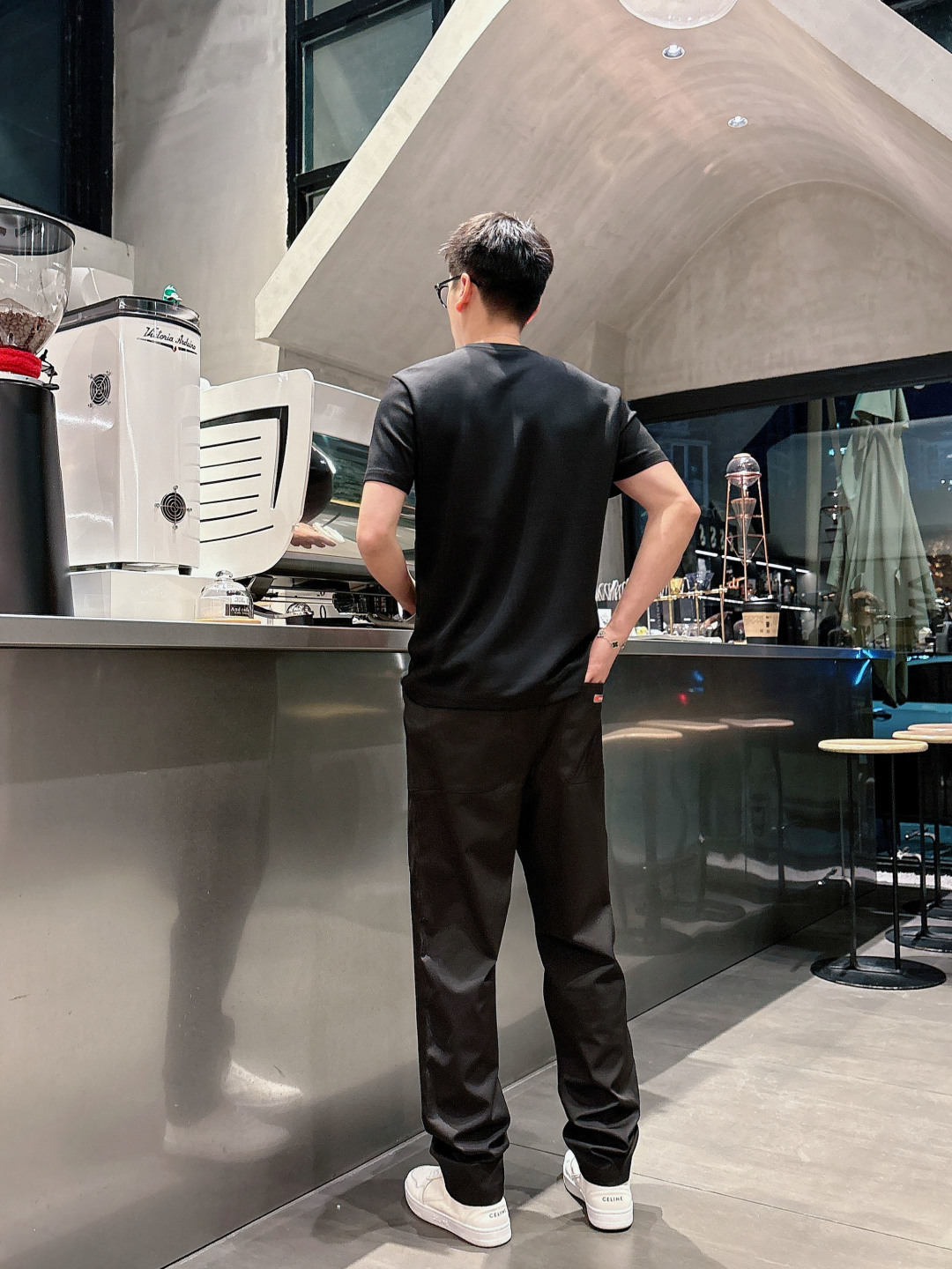 PRA2026新款。进口面料款式简约百搭款，不挑人穿，细节感十足！裤身口袋非常有亮点，但也不会显得过于高