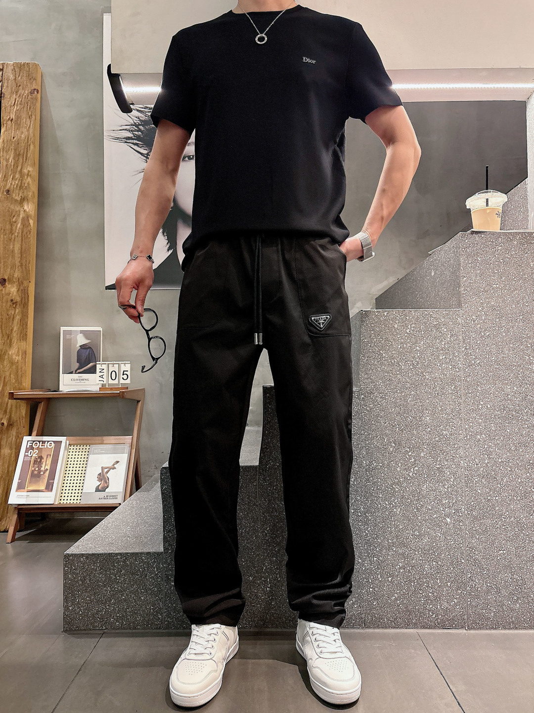 PRA2026新款。进口面料款式简约百搭款，不挑人穿，细节感十足！裤身口袋非常有亮点，但也不会显得过于高