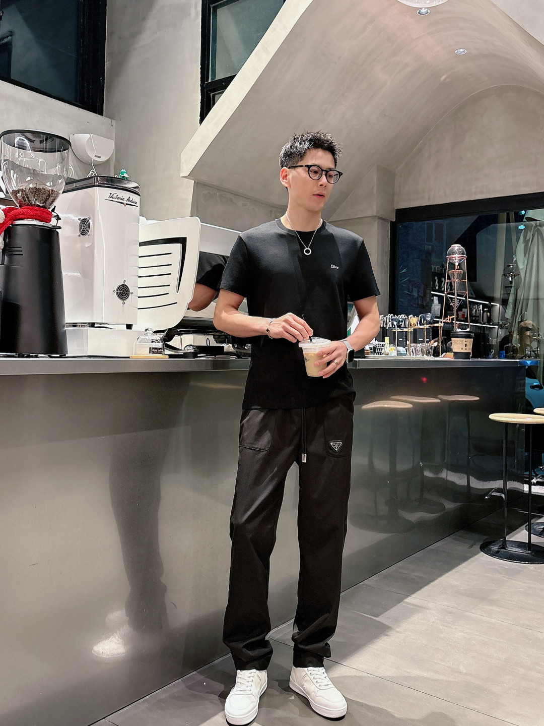 PRA2026新款。进口面料款式简约百搭款，不挑人穿，细节感十足！裤身口袋非常有亮点，但也不会显得过于高