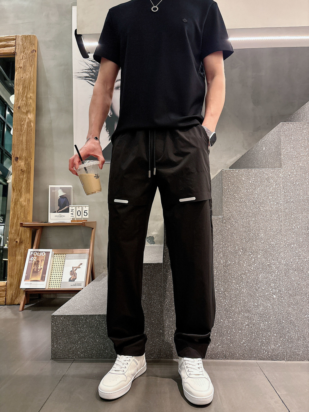 LV 🆕2026ss新款休闲裤！官网同步发售。品牌经典LOGO休闲裤 ，定制面料，舒适度极好，手触感强烈