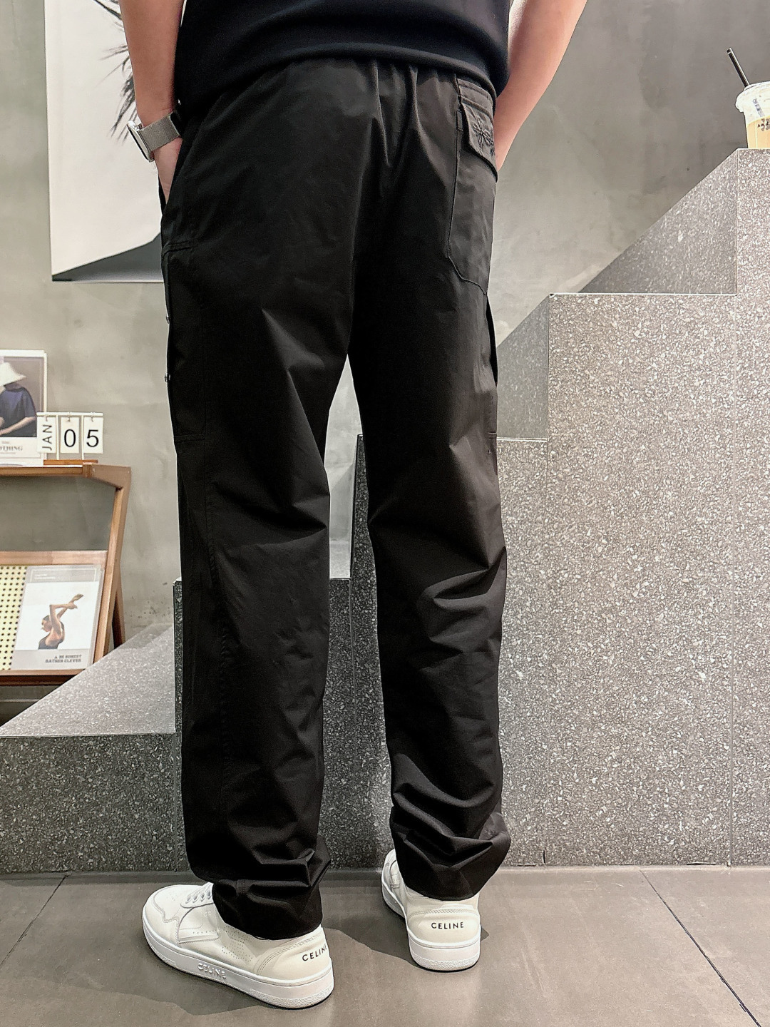 克罗心.2026早秋新款休闲裤!官网同步发售。品牌经典logo休闲裤，定制面料，舒适度极好，手触感强烈。