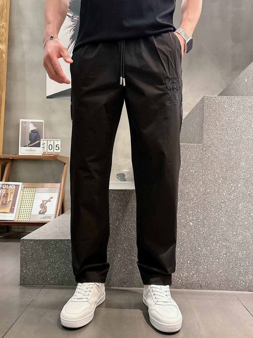 克罗心.2026早秋新款休闲裤!官网同步发售。品牌经典logo休闲裤，定制面料，舒适度极好，手触感强烈。