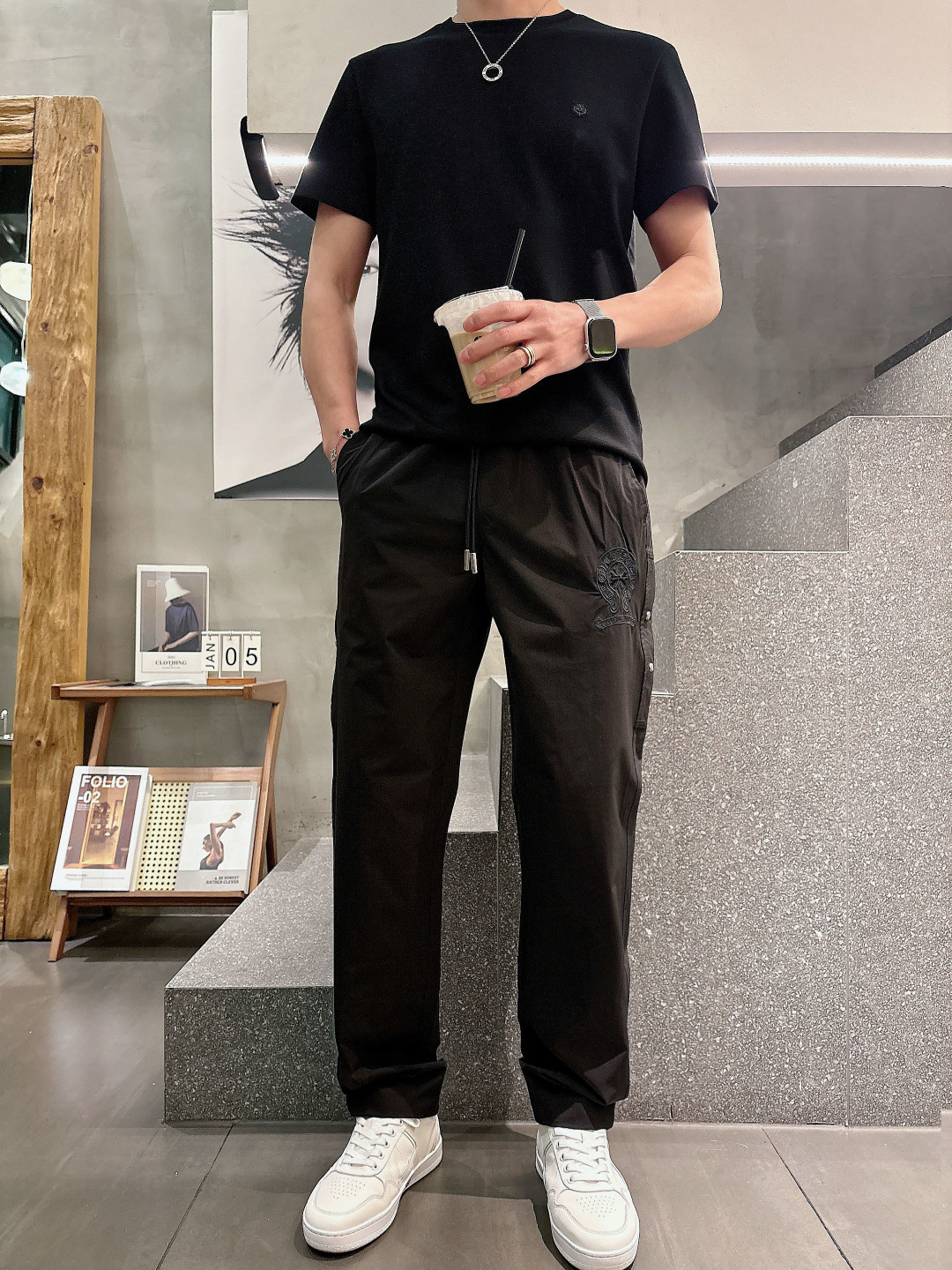 克罗心.2026早秋新款休闲裤!官网同步发售。品牌经典logo休闲裤，定制面料，舒适度极好，手触感强烈。