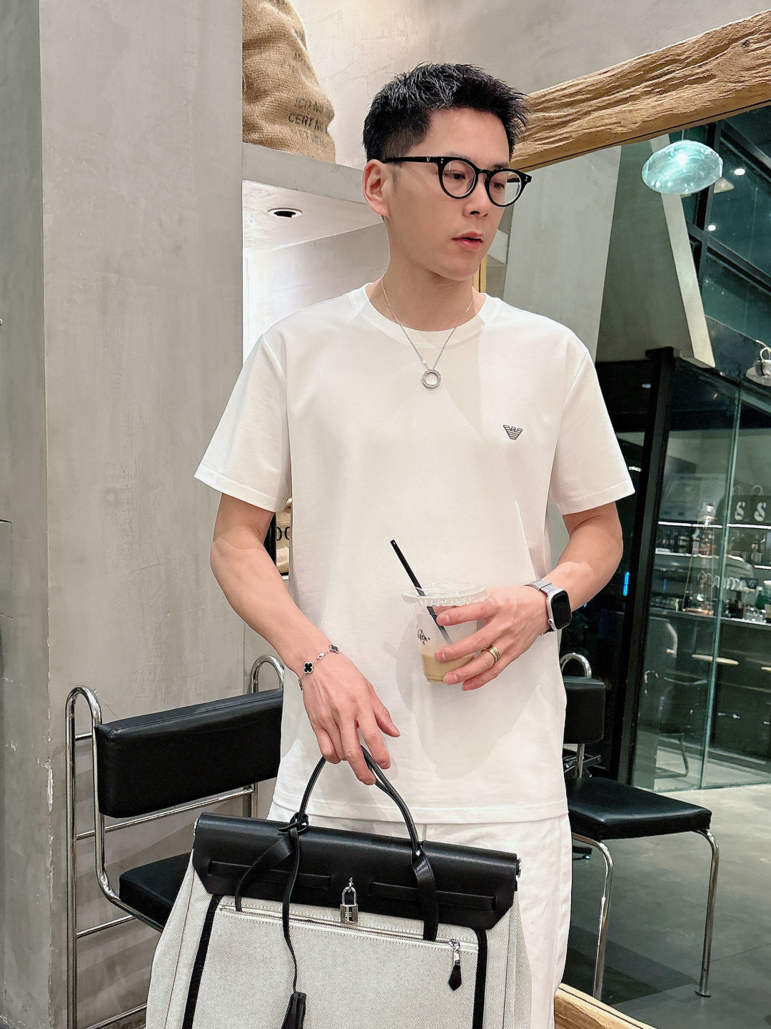 阿玛尼 春夏新款首发专柜最新款圆领短袖 高端订制 设计前卫时尚！经典品牌logo重工艺设计 （定制丝光珠