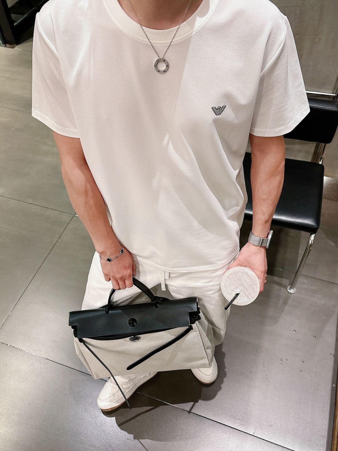 阿玛尼 春夏新款首发专柜最新款圆领短袖 高端订制 设计前卫时尚！经典品牌logo重工艺设计 （定制丝光珠