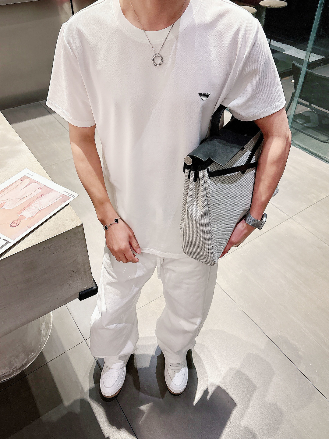 阿玛尼 春夏新款首发专柜最新款圆领短袖 高端订制 设计前卫时尚！经典品牌logo重工艺设计 （定制丝光珠