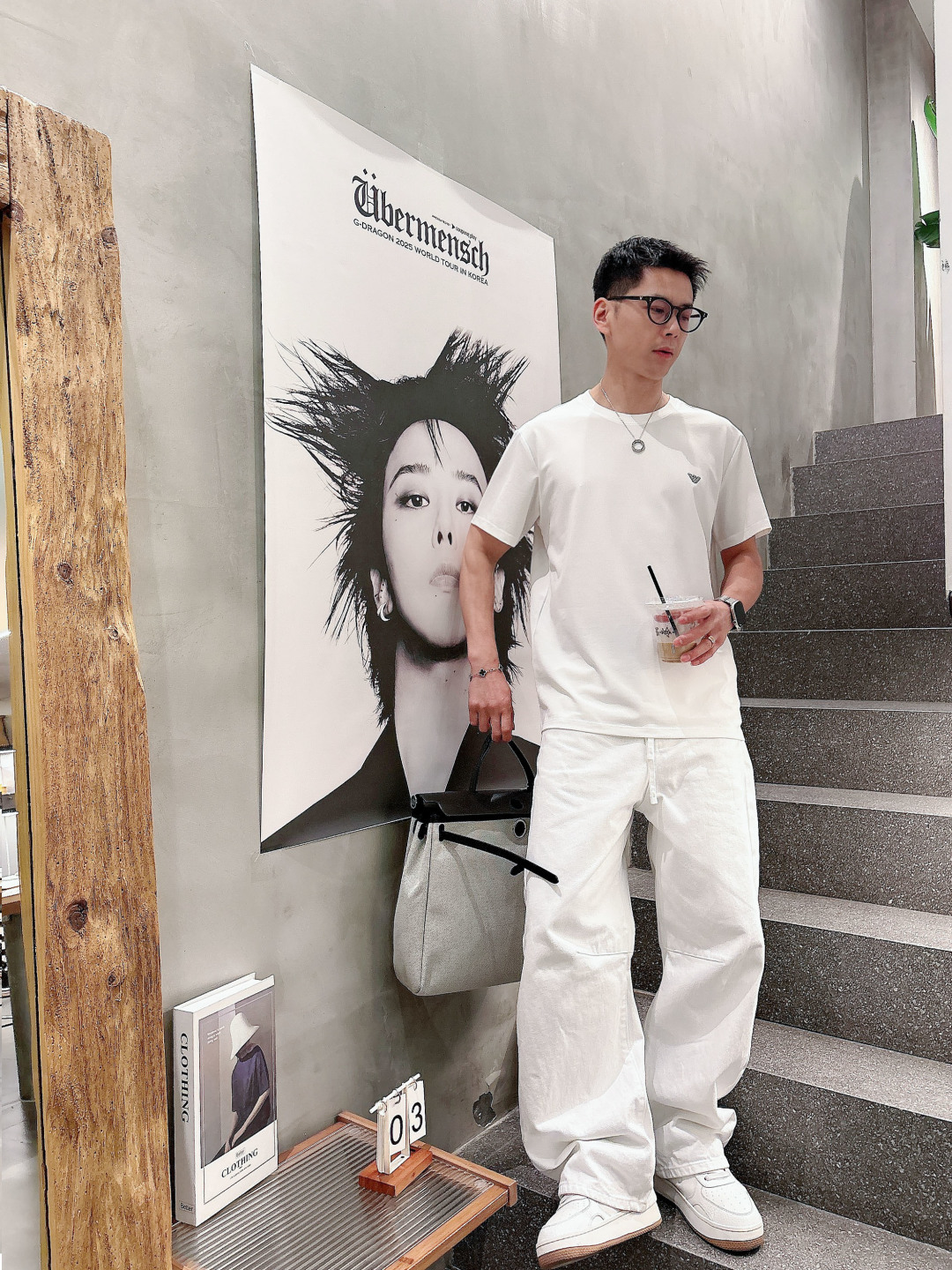 阿玛尼 春夏新款首发专柜最新款圆领短袖 高端订制 设计前卫时尚！经典品牌logo重工艺设计 （定制丝光珠