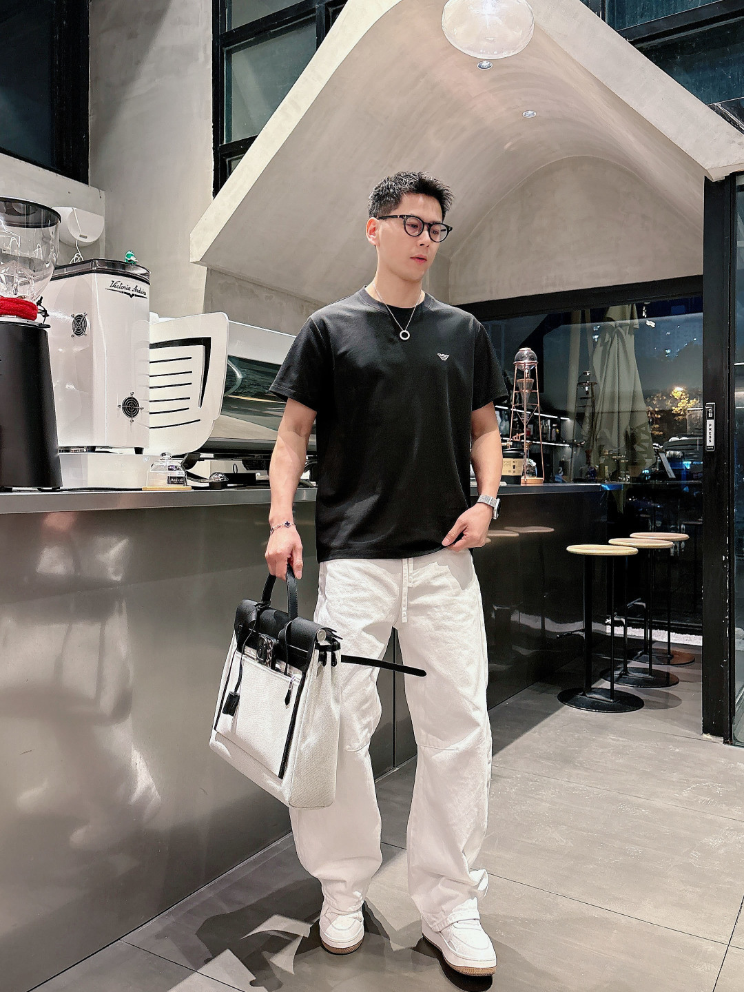 阿玛尼 春夏新款首发专柜最新款圆领短袖 高端订制 设计前卫时尚！经典品牌logo重工艺设计 （定制丝光珠