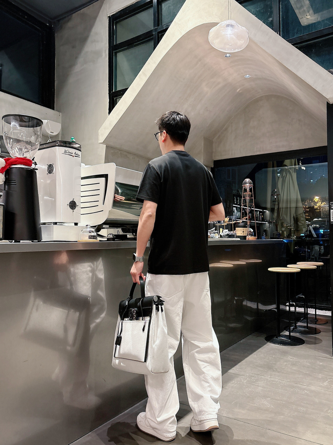 阿玛尼 春夏新款首发专柜最新款圆领短袖 高端订制 设计前卫时尚！经典品牌logo重工艺设计 （定制丝光珠