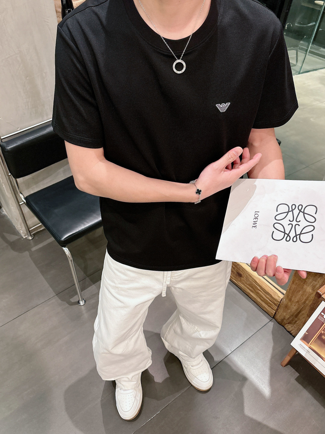 阿玛尼 春夏新款首发专柜最新款圆领短袖 高端订制 设计前卫时尚！经典品牌logo重工艺设计 （定制丝光珠