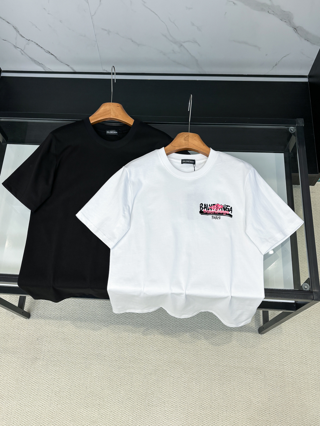 NO:728163,Support the new bal*enc*ia*ga Paris new short-sleeved T-shirt after the new year, pure cotton fabric, simple, fashionable and exquisite, versatile for age reduction, comfortable and refreshing color matching, skin-friendly, delicate and soft, same style for men and women.. Color black/white//Size S-2XL,, T-shirt, tees, t-shirt,19860909支持年后bal*enc*ia*ga巴黎新款短袖T恤, 纯棉面料,简约时尚精致,减龄百搭,色彩搭配舒适清爽, 亲肤细腻柔软, 男女同款..  颜色黑/白//尺码S-2XL,,T-shirt,tees，t-shirt,,Men's clothing