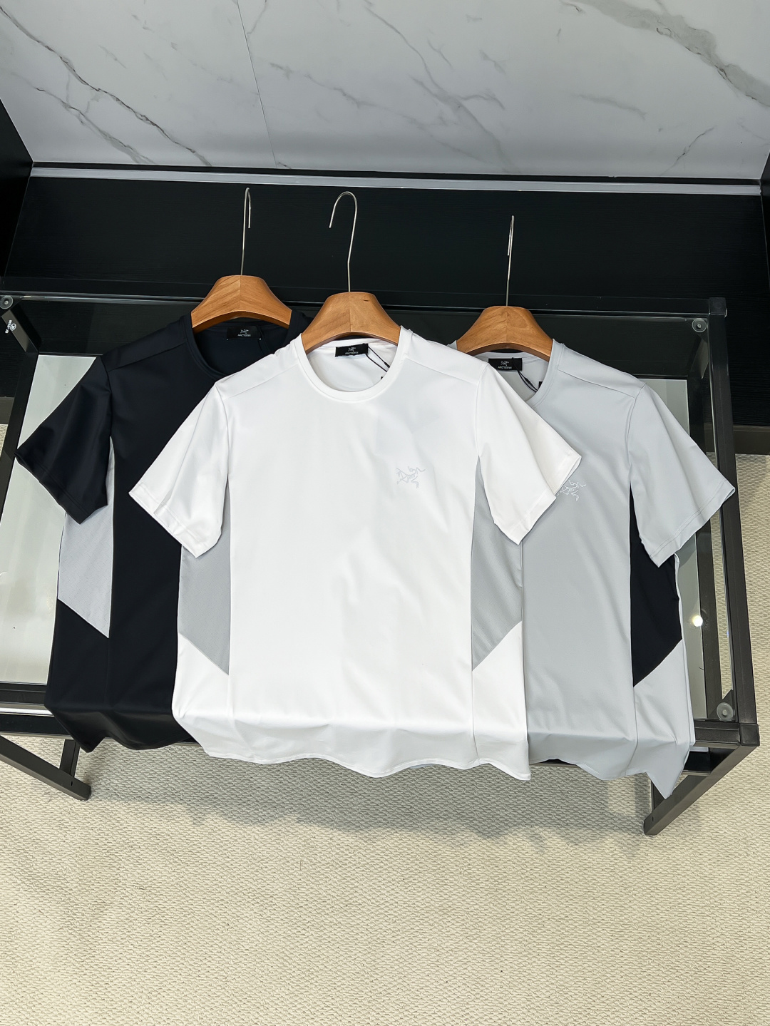 NO:728209,Supports the new Arc’teryx 2026ss model after the year. It is super attractive and stylish. It is the first in the industry to create a high-end urban casual sports style. The upper body can carry all styles and combinations. Same style for men and women. Size S-2XL.19860909支持年后Arc’teryx 2026ss新款 超级耐看有型 业内首发,打造高端都市休闲运动风格,上身可以承载一切的风格搭配,男女同款 码数S-2XL,,,Men's clothing