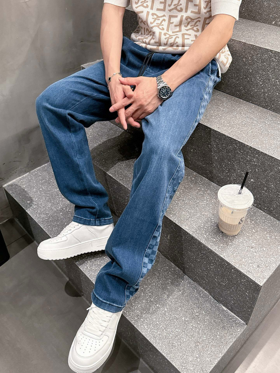 L家高端定制 专柜同步新品👖、外贸原单！重工水洗牛仔裤.品味与价值共享！上身穿着非常舒适.低调不失奢华.