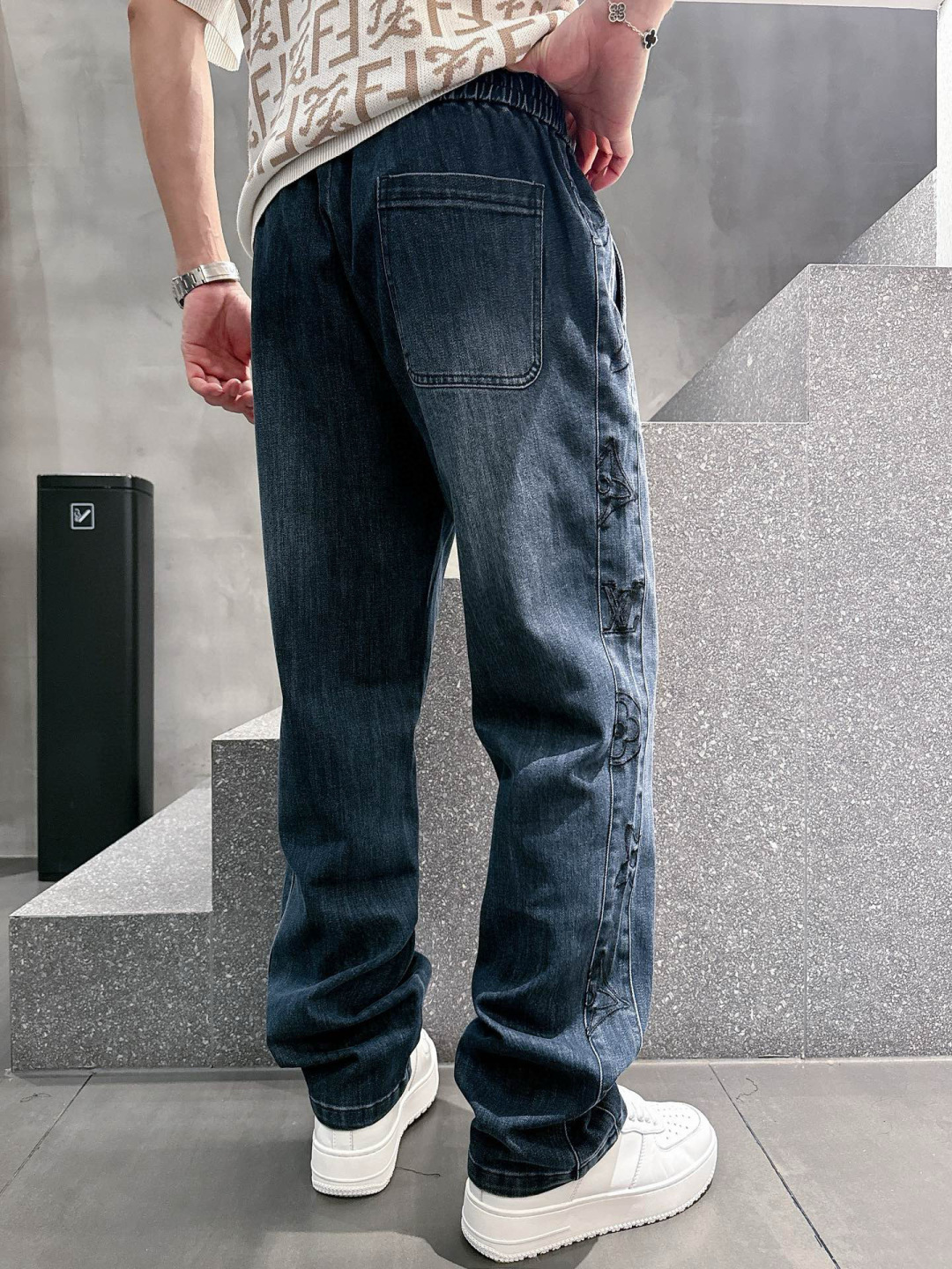 L家高端定制 专柜同步新品👖、外贸原单！重工水洗牛仔裤.品味与价值共享！上身穿着非常舒适.低调不失奢华.