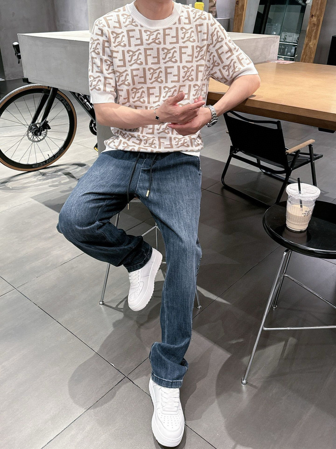 L家高端定制 专柜同步新品👖、外贸原单！重工水洗牛仔裤.品味与价值共享！上身穿着非常舒适.低调不失奢华.