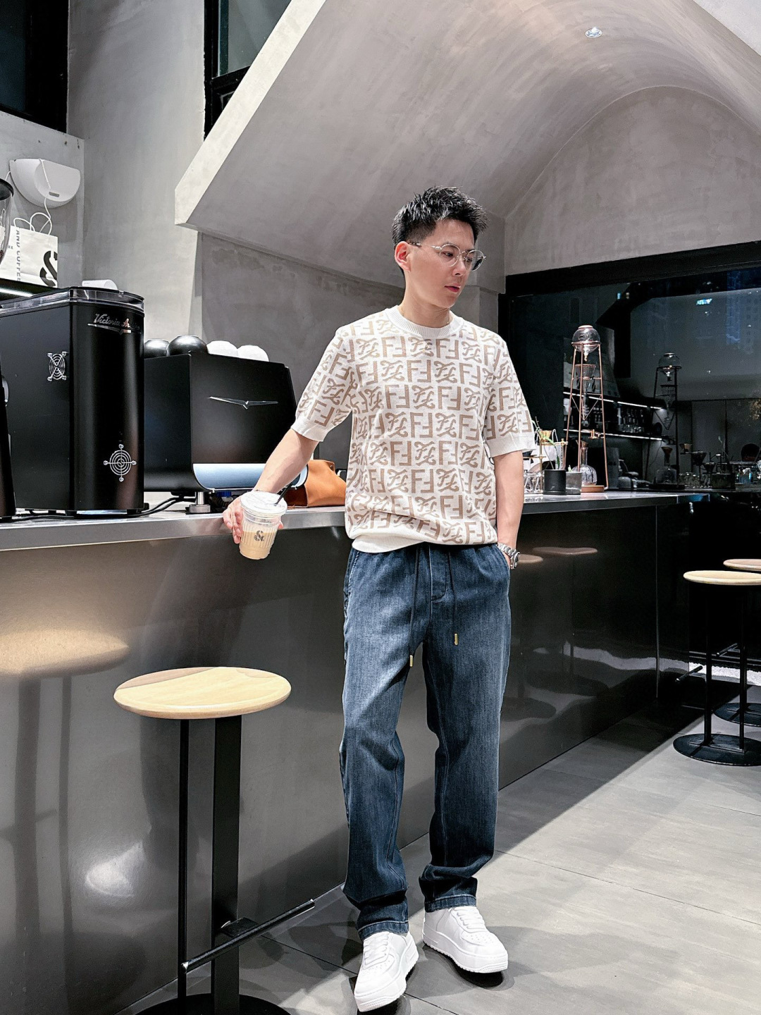 L家高端定制 专柜同步新品👖、外贸原单！重工水洗牛仔裤.品味与价值共享！上身穿着非常舒适.低调不失奢华.