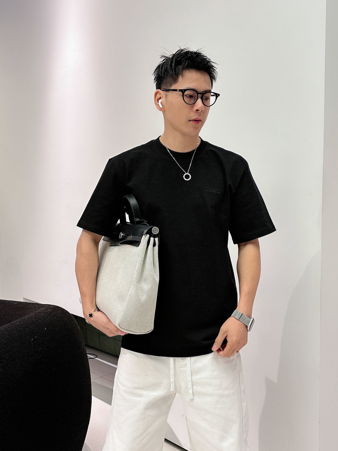 NO:736762,Zegna, the latest 2026ss summer product, is available at the counter simultaneously. The original order is very good. It is a fashionable and casual round neck short-sleeved T-shirt. It is made of imported original fabrics. It is comfortable and breathable. It has a top-notch embroidered letter pattern and logo, and the upper body is very handsome!  Three colors recommended, size S-2XL, T-shirt, tees, t-shirt,19860909Zegna,2026ss夏季最新品,专柜同步有售,原单狠货,时尚休闲圆领短袖T恤,采用进口原版面料,舒适透气,顶级刺绣工艺字母图案装饰logo,上身帅气十足！三色推荐,码数S-2XL,,T-shirt,tees，t-shirt,,Men's clothing