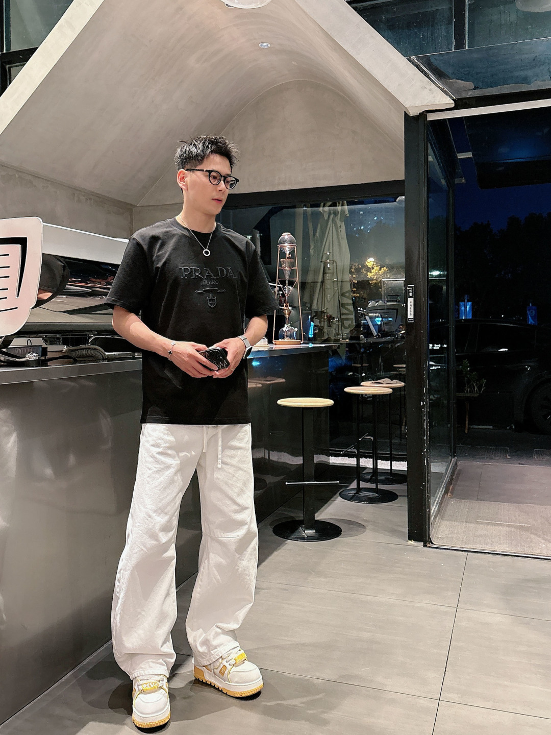 Pra春夏经典字母刺绣短袖T恤，极简基础款风格设计承载简约华美格调，表达品牌重释基础单品并赋予新颖内涵的