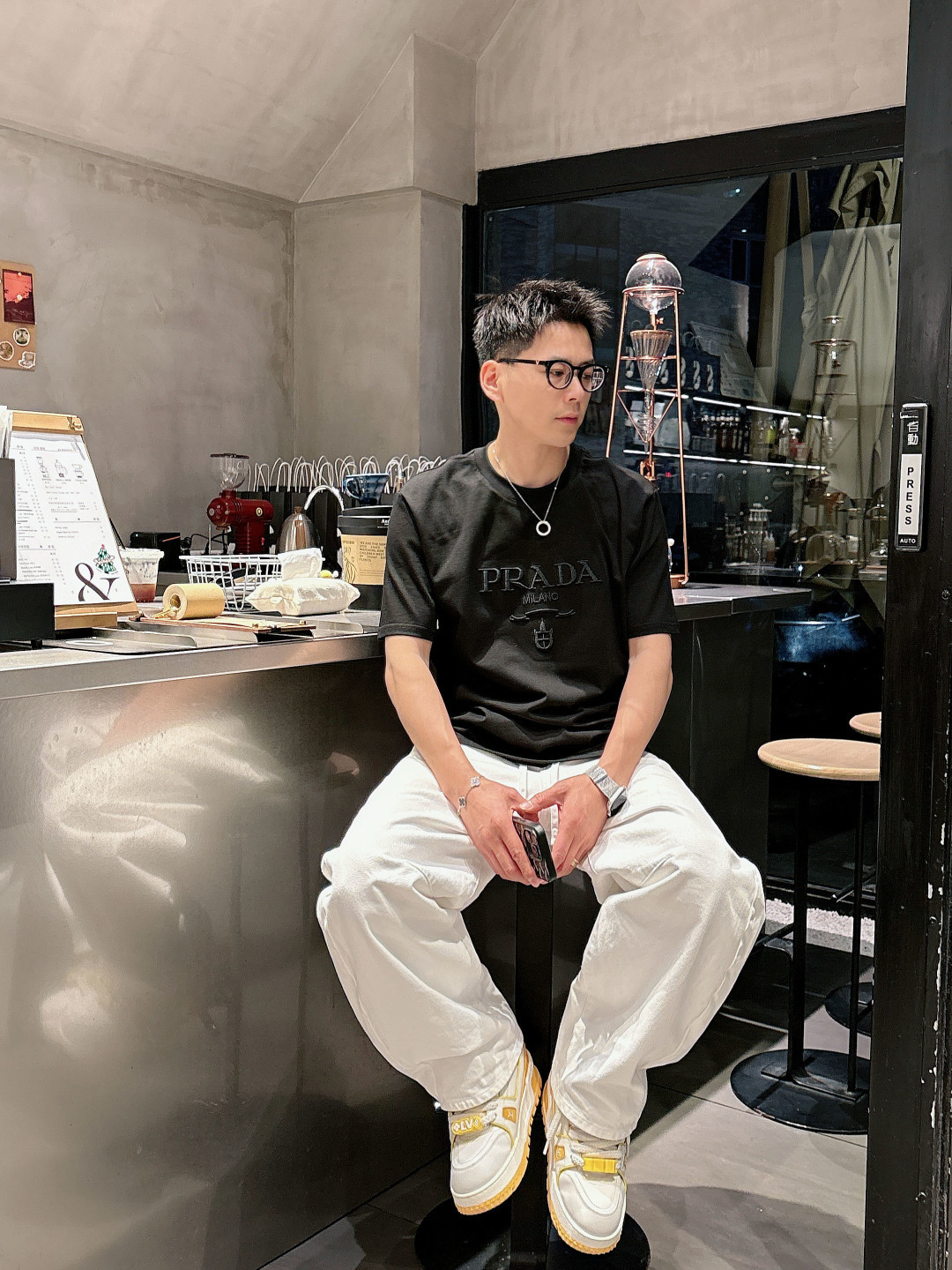 Pra春夏经典字母刺绣短袖T恤，极简基础款风格设计承载简约华美格调，表达品牌重释基础单品并赋予新颖内涵的