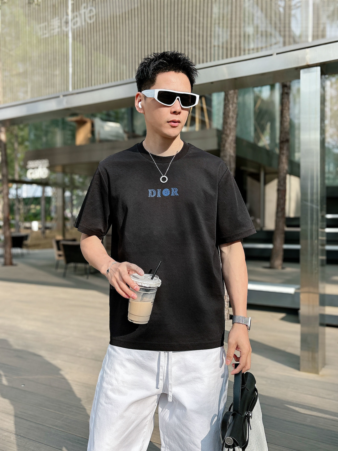 NO:736757,Dior Dior 2026ss new spring and summer new debut counter latest short-sleeved round neck T-shirt high-end custom design avant-garde fashion!  Soft to the touch. Comfortable to wear. Exquisite counter-level stitching. Exquisite workmanship. The upper body effect is incomparably handsome!  A must-have item for a stylish man!  Color Black White Size S-2XL,,dior,dior,T-shirt,tees,t-shirt,19860909Dior迪奥 2026ss 春夏新款首发专柜最新款短袖圆领T恤 高端订制 设计前卫时尚！手感柔软.穿着舒适.专柜级别精致车线.做工精细.上身效果无敌帅气！型男必备单品！ 颜色黑色 白色 码数S-2XL,,dior,dior,T-shirt,tees，t-shirt,,Men's clothing