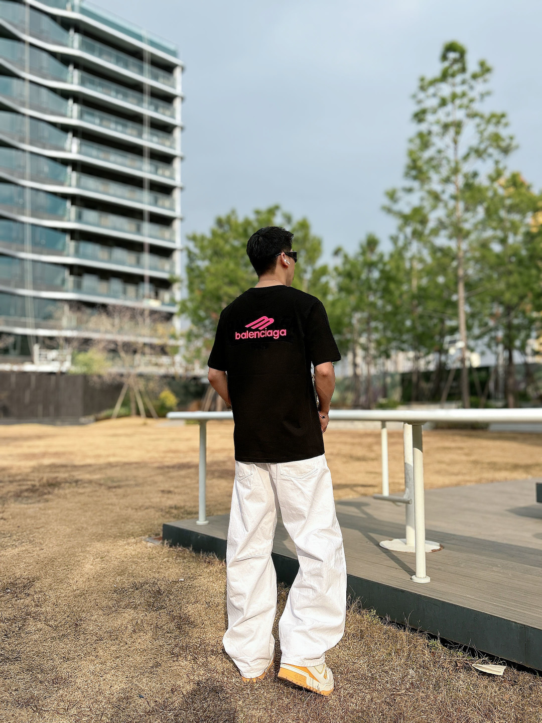 bal*enc*ia*ga巴黎新款短袖T恤， 纯棉面料，简约时尚精致，减龄百搭，色彩搭配舒适清爽， 亲肤