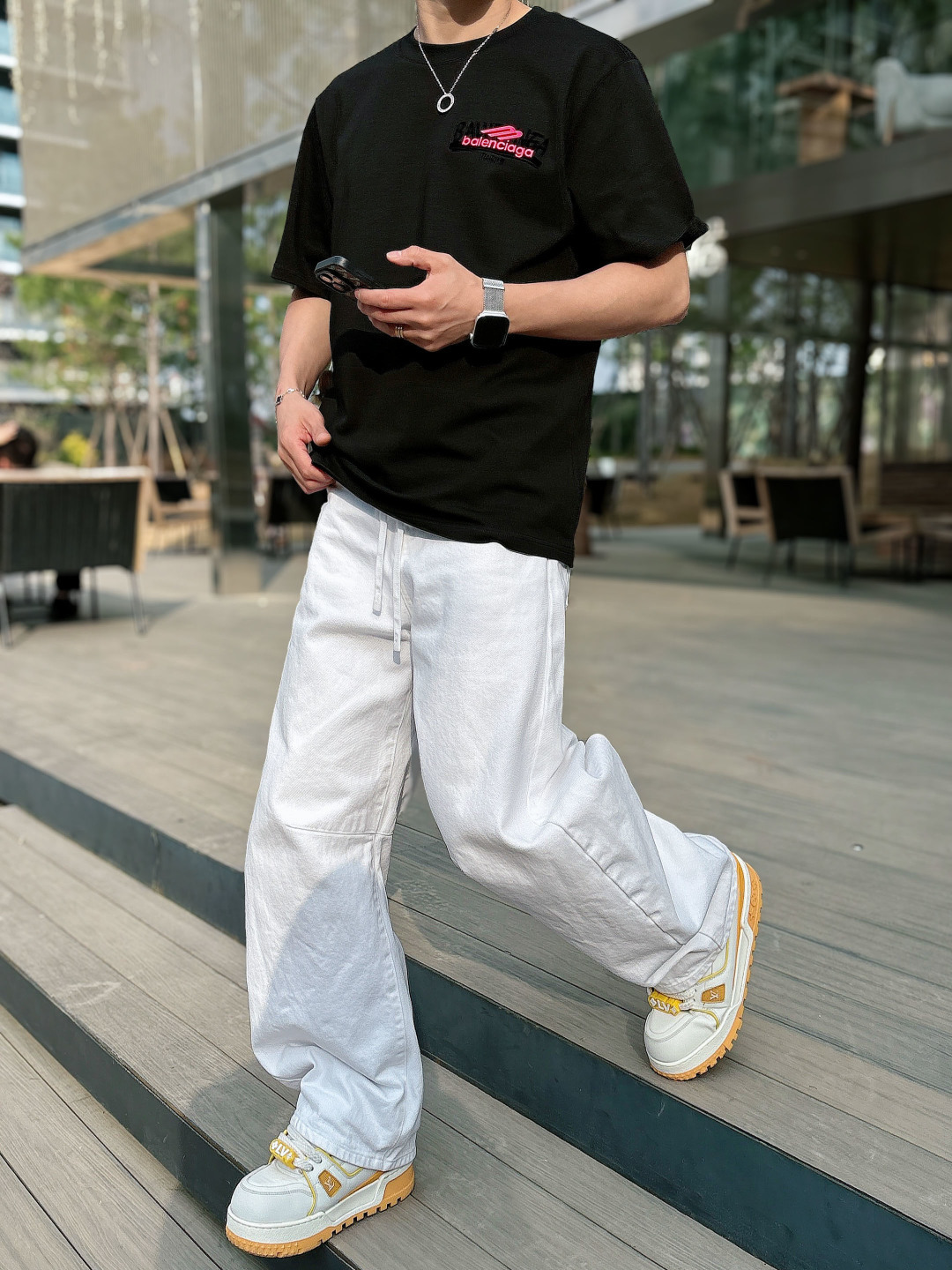 bal*enc*ia*ga巴黎新款短袖T恤， 纯棉面料，简约时尚精致，减龄百搭，色彩搭配舒适清爽， 亲肤