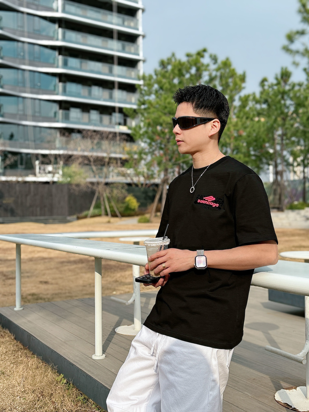 bal*enc*ia*ga巴黎新款短袖T恤， 纯棉面料，简约时尚精致，减龄百搭，色彩搭配舒适清爽， 亲肤