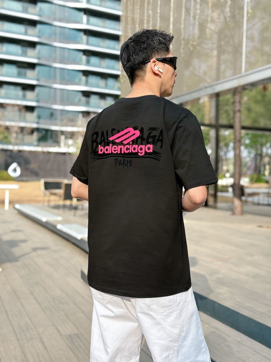 bal*enc*ia*ga巴黎新款短袖T恤， 纯棉面料，简约时尚精致，减龄百搭，色彩搭配舒适清爽， 亲肤