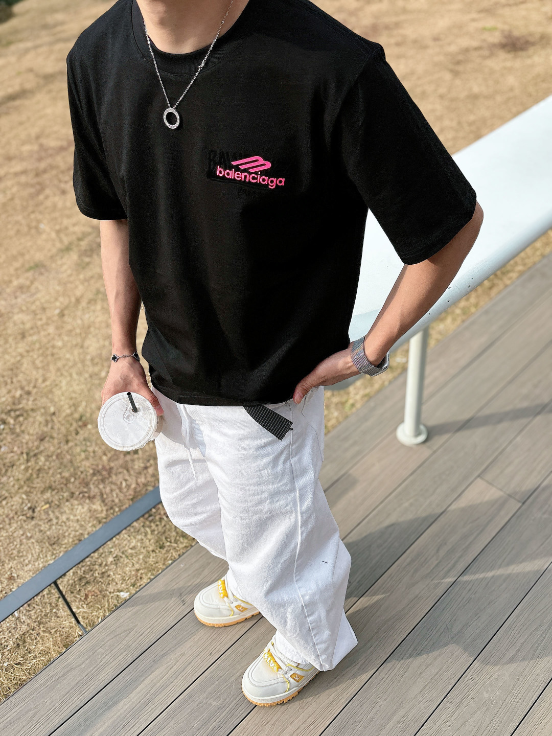 bal*enc*ia*ga巴黎新款短袖T恤， 纯棉面料，简约时尚精致，减龄百搭，色彩搭配舒适清爽， 亲肤