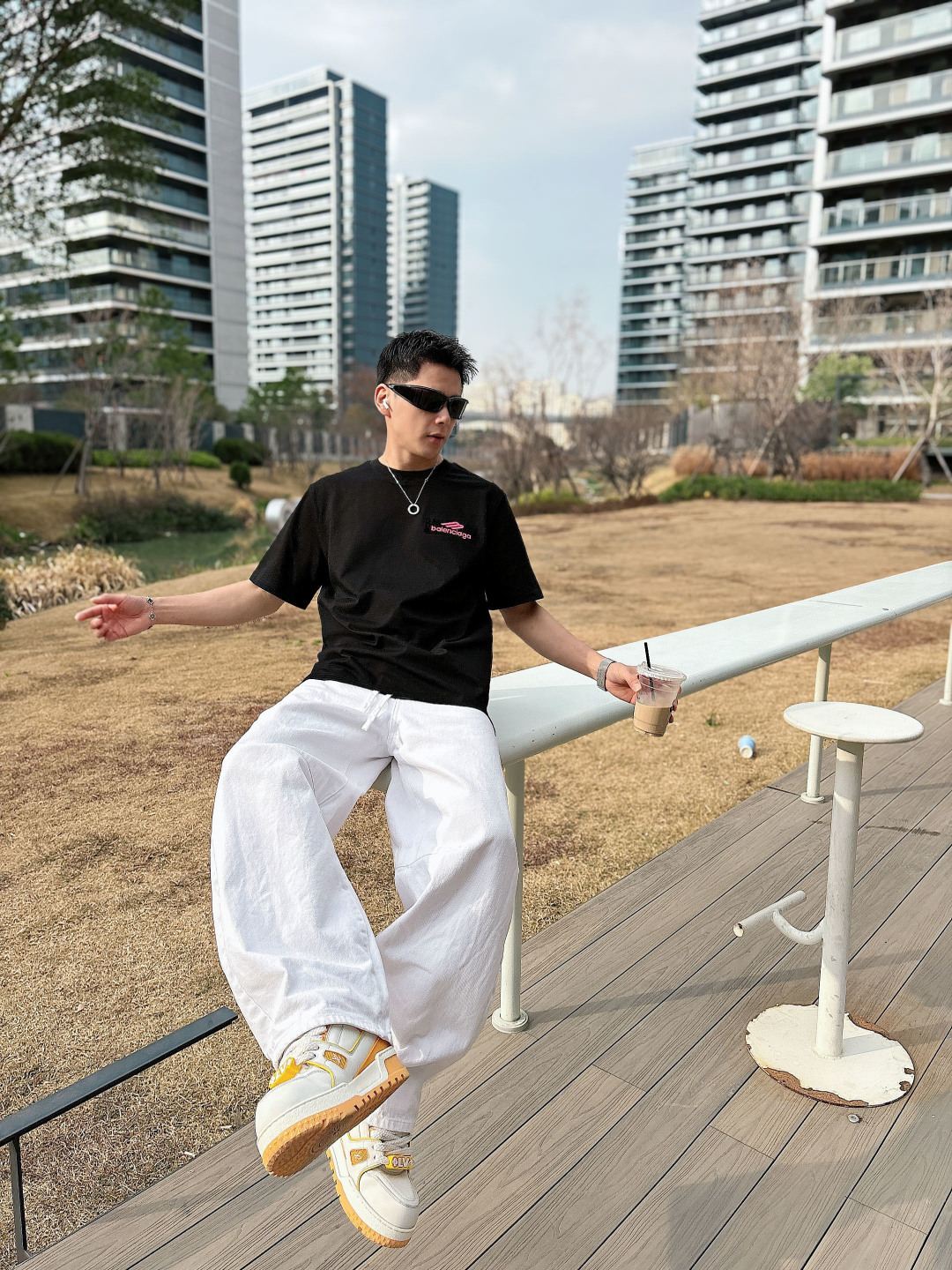 bal*enc*ia*ga巴黎新款短袖T恤， 纯棉面料，简约时尚精致，减龄百搭，色彩搭配舒适清爽， 亲肤