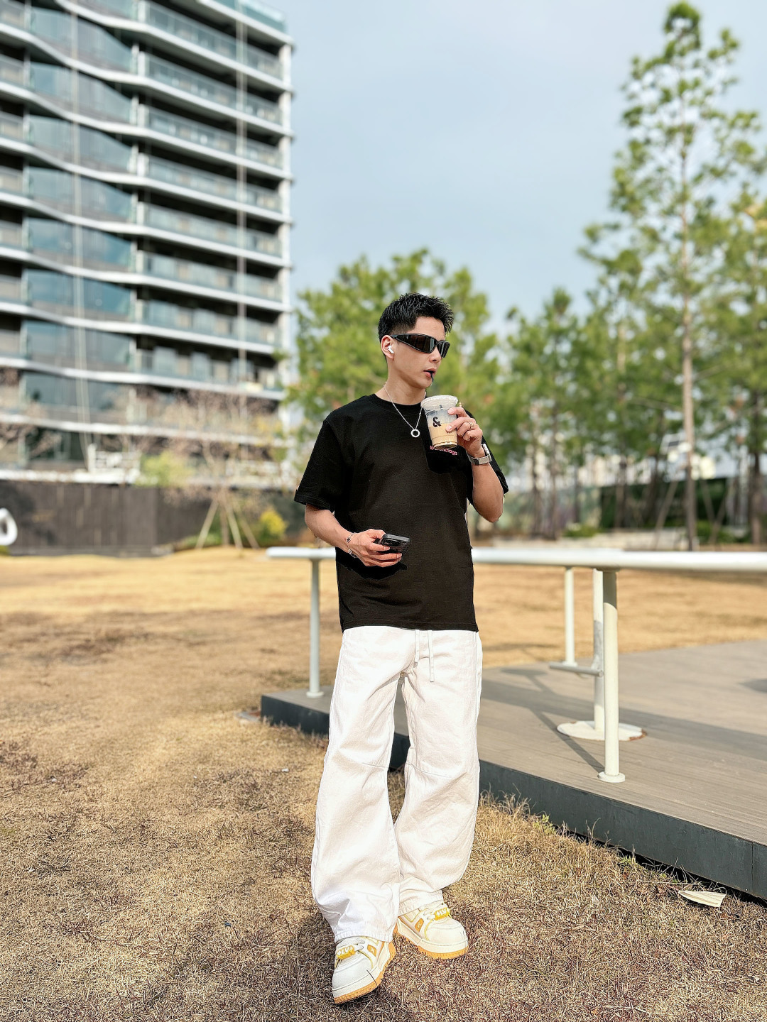 bal*enc*ia*ga巴黎新款短袖T恤， 纯棉面料，简约时尚精致，减龄百搭，色彩搭配舒适清爽， 亲肤