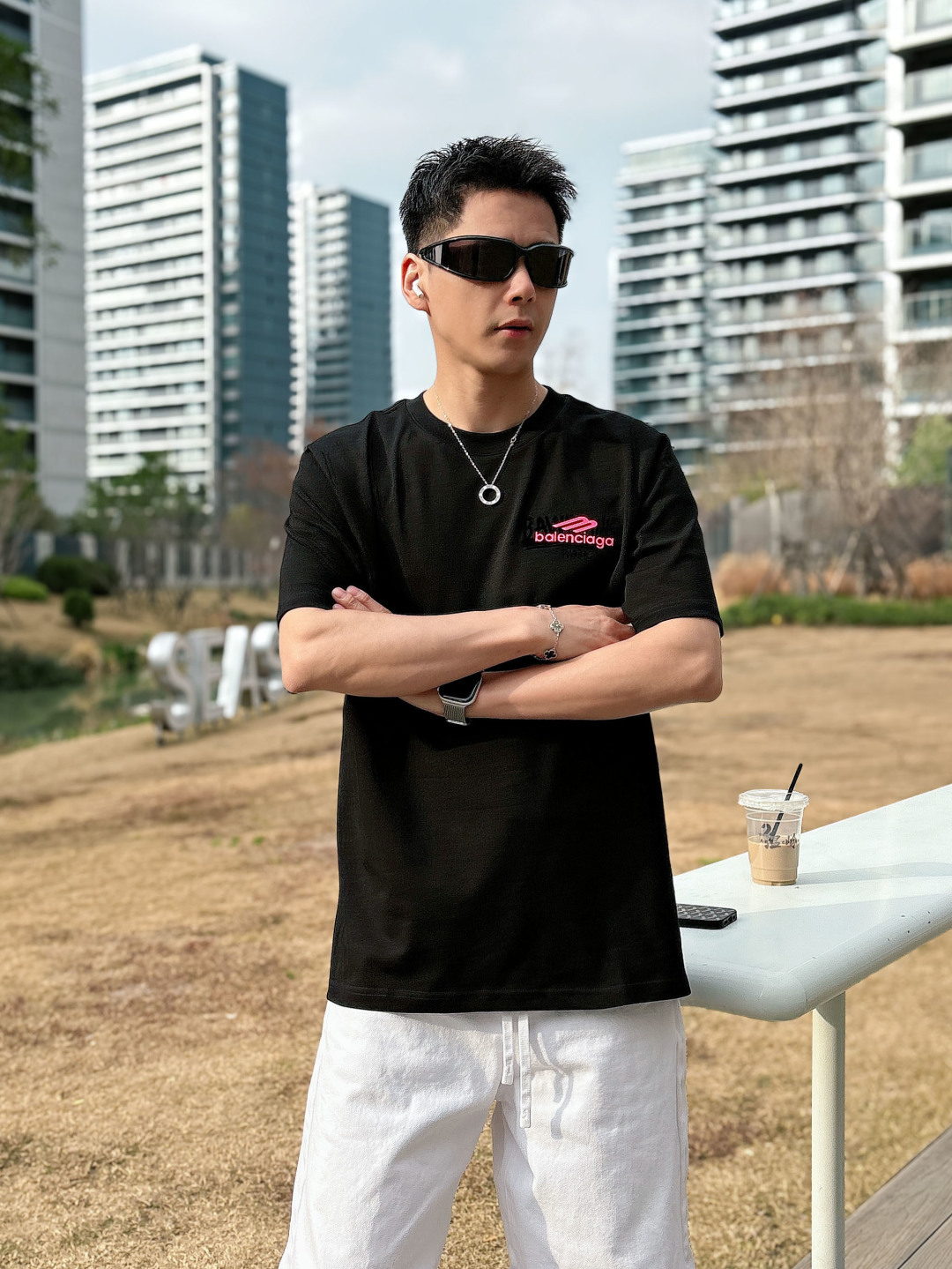 bal*enc*ia*ga巴黎新款短袖T恤， 纯棉面料，简约时尚精致，减龄百搭，色彩搭配舒适清爽， 亲肤