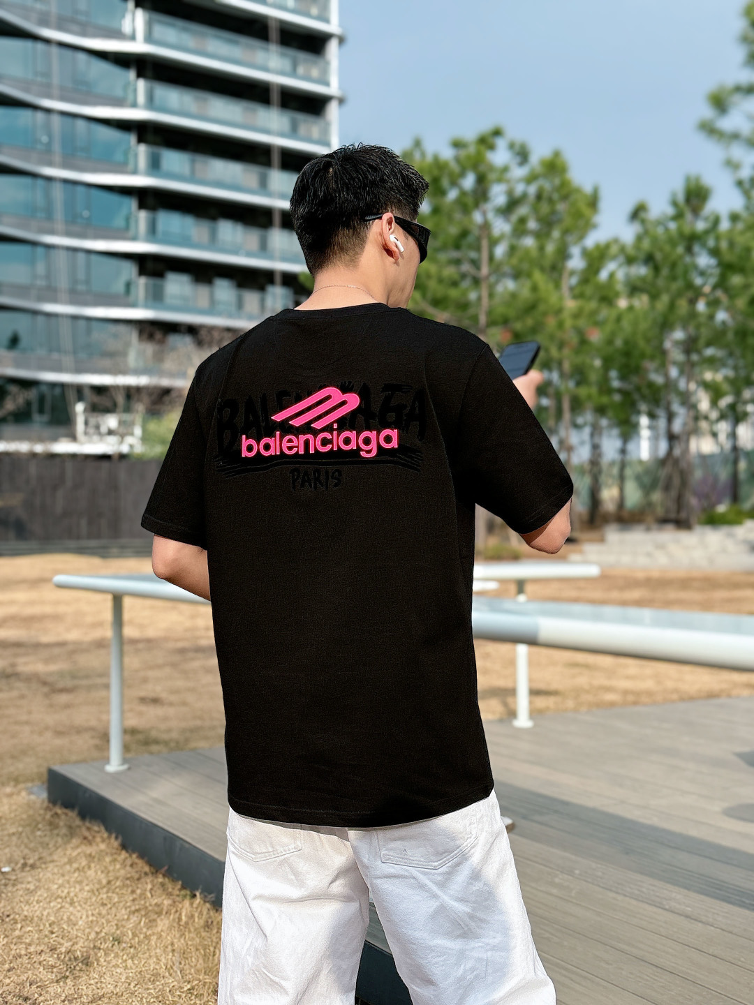 bal*enc*ia*ga巴黎新款短袖T恤， 纯棉面料，简约时尚精致，减龄百搭，色彩搭配舒适清爽， 亲肤