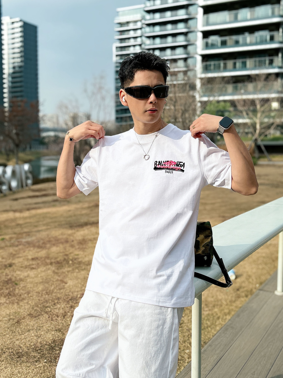 bal*enc*ia*ga巴黎新款短袖T恤， 纯棉面料，简约时尚精致，减龄百搭，色彩搭配舒适清爽， 亲肤