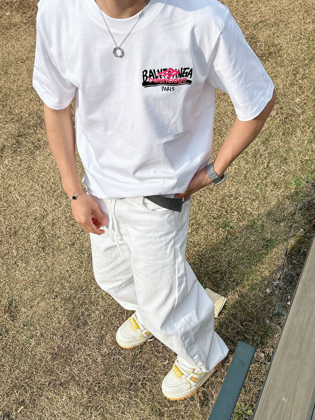 bal*enc*ia*ga巴黎新款短袖T恤， 纯棉面料，简约时尚精致，减龄百搭，色彩搭配舒适清爽， 亲肤
