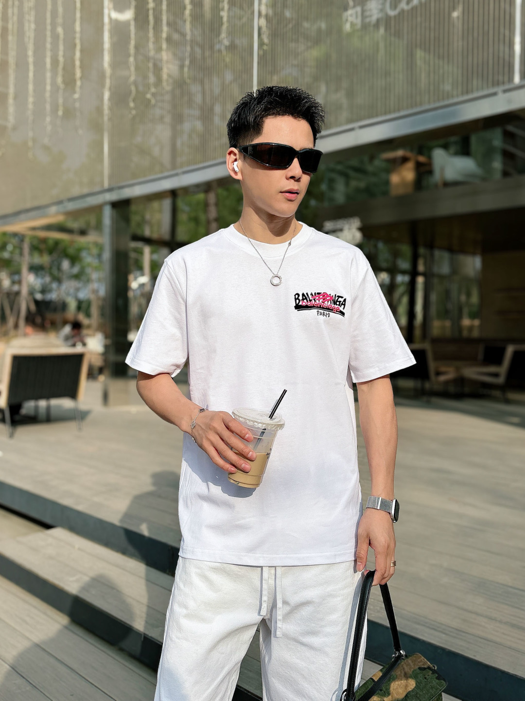 bal*enc*ia*ga巴黎新款短袖T恤， 纯棉面料，简约时尚精致，减龄百搭，色彩搭配舒适清爽， 亲肤