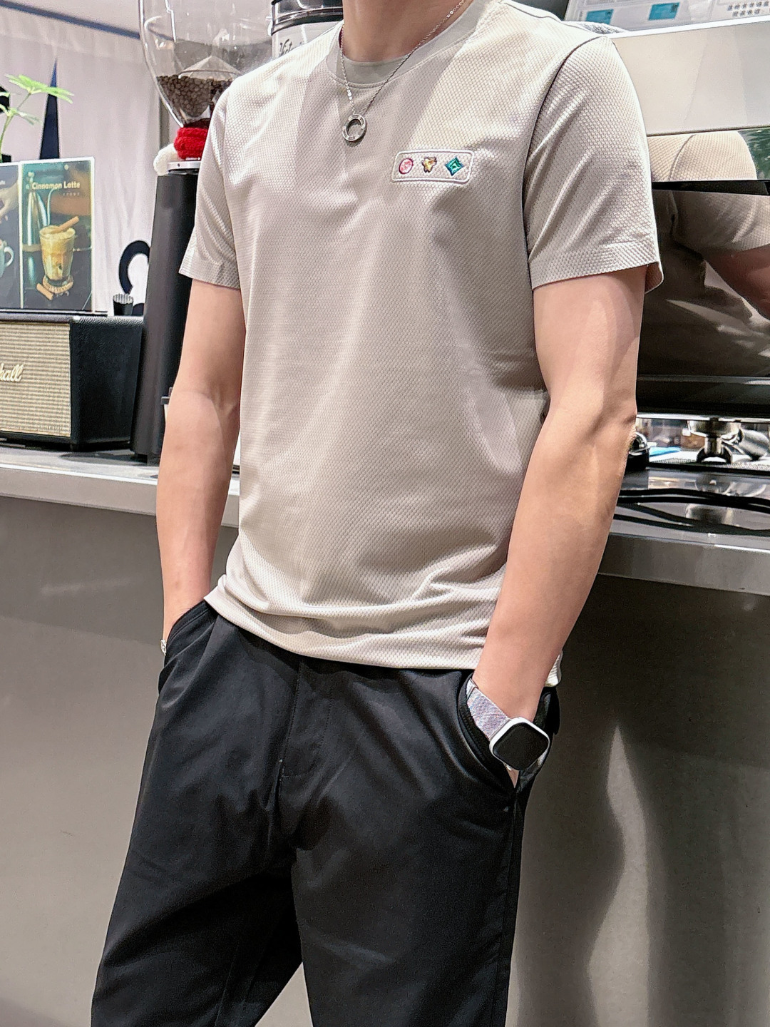 L家2026春夏新款首发专柜最新款短袖圆领T恤 高端订制 经典品牌logo刺绣工艺设计 高端定制面料.手