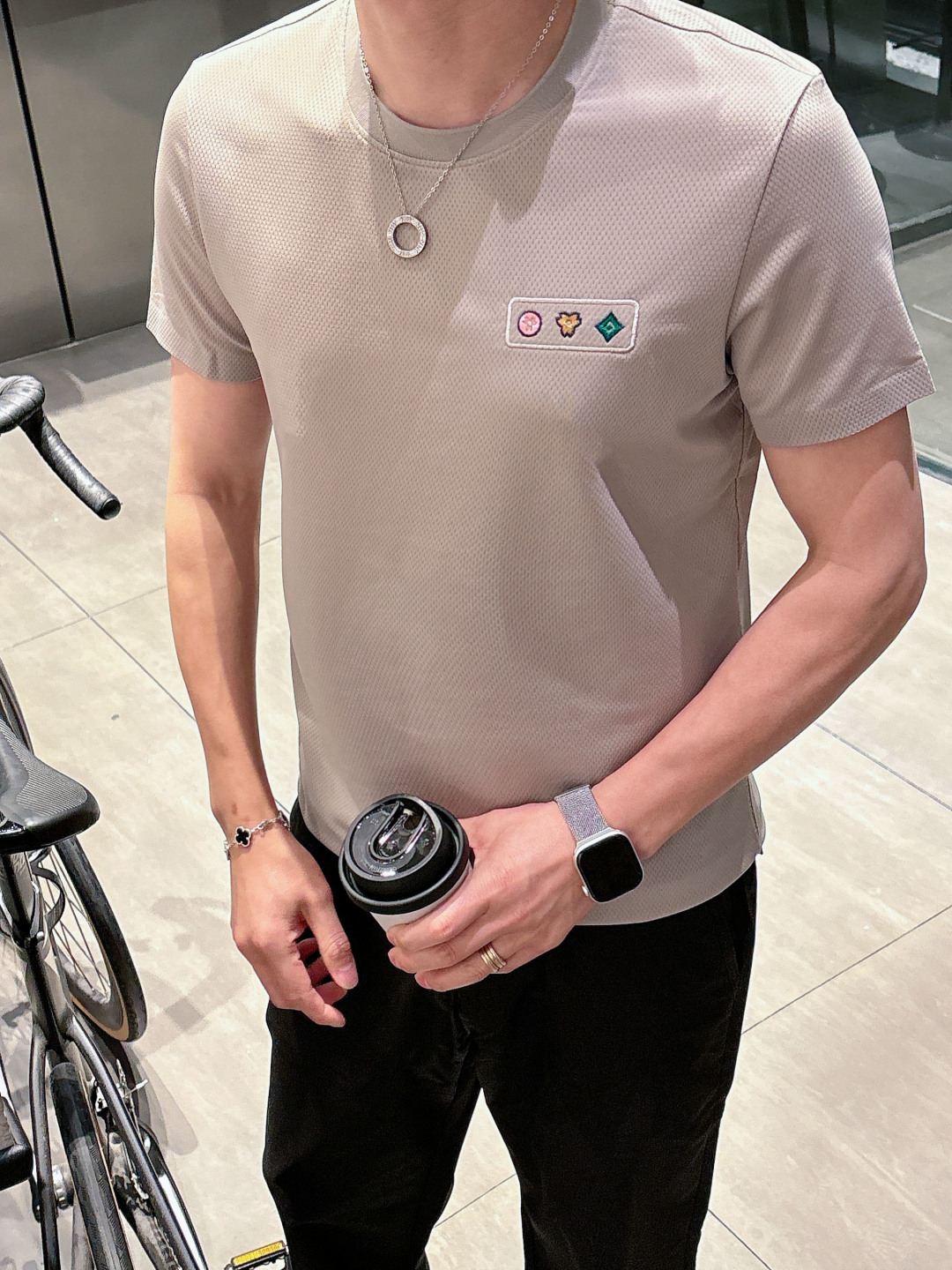 L家2026春夏新款首发专柜最新款短袖圆领T恤 高端订制 经典品牌logo刺绣工艺设计 高端定制面料.手