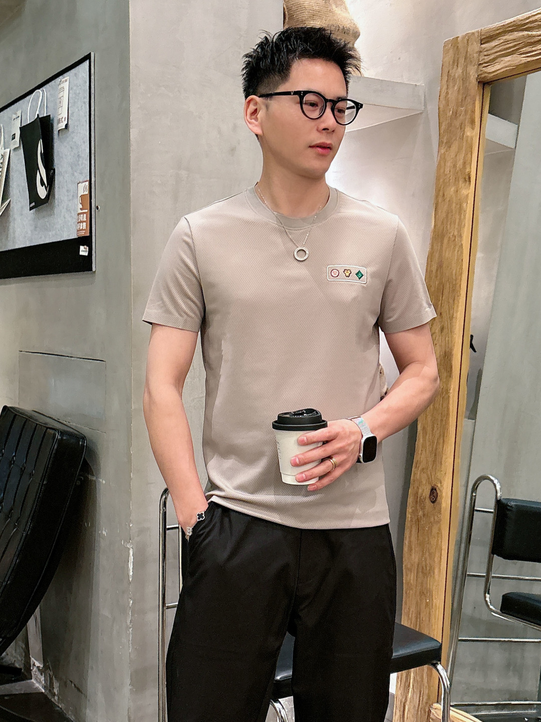 L家2026春夏新款首发专柜最新款短袖圆领T恤 高端订制 经典品牌logo刺绣工艺设计 高端定制面料.手