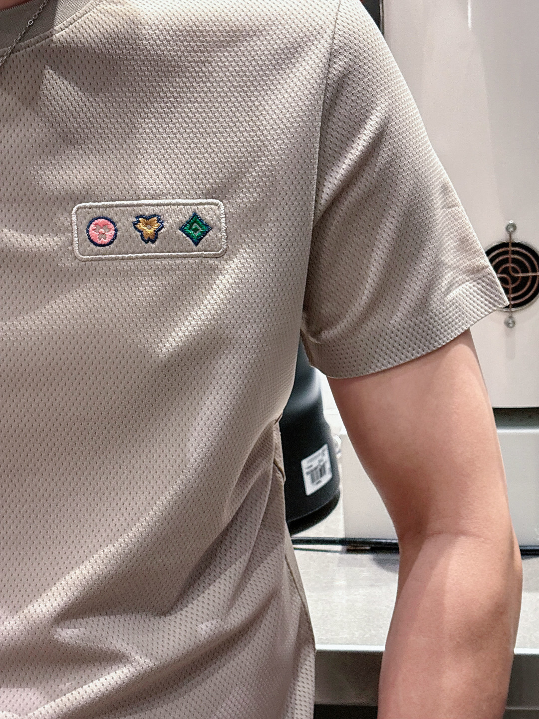 L家2026春夏新款首发专柜最新款短袖圆领T恤 高端订制 经典品牌logo刺绣工艺设计 高端定制面料.手