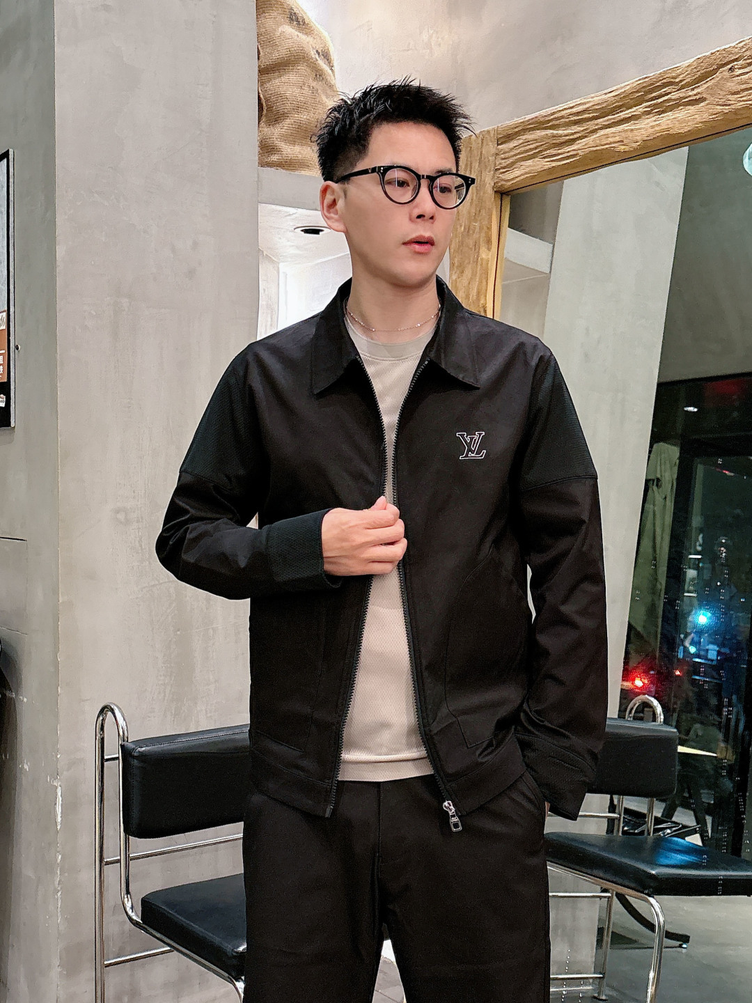 NO:736748,L’s new spring style, classic and popular jackets are recommended!  Men's coats, fashionable casual coats and jackets, the texture of the customized fabrics is very high-end and delicate, with a strong sense of class. They are both business and leisure styles. The styles are versatile and suitable for various occasions. Anyone can easily control them!  Size 48-56 Color Gray Black,,louis vuitton,jackets & coats,jackets & coats,19860909L家开春新款, 经典爆款夹克推荐！男士外套,时尚休闲外套夹克 ,定制面料的质感很高档细腻,档次感强 ,商务休闲兼备款,款式百搭适合各种场合 ,任何人都可以轻松驾驭！ 码数48-56 颜色灰色 黑色,,louis vuitton,jackets & coats,jackets & coats,,Men's clothing