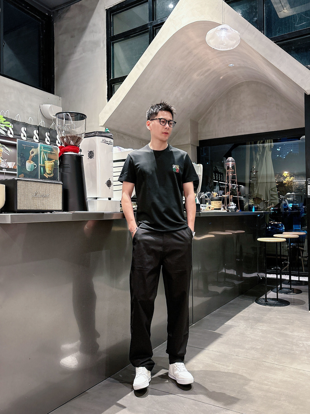 NO:736736,Luo Yiwei's 2026 spring and summer new model is the latest short-sleeved round neck T-shirt at the counter. High-end customization. Classic brand logo embroidery design. High-end custom fabric. Soft to the touch. Comfortable to wear. Counter-level exquisite stitching. Fine workmanship. The upper body effect is incomparably handsome!  A must-have item for a stylish man!  Color Black Khaki Size 46-54, loewe, T-shirt, tees, t-shirt,19860909罗意威 2026春夏新款首发专柜最新款短袖圆领T恤 高端订制 经典品牌logo刺绣工艺设计 高端定制面料.手感柔软.穿着舒适.专柜级别精致车线.做工精细.上身效果无敌帅气！型男必备单品！ 颜色黑色 卡其 码数46-54,,loewe,T-shirt,tees，t-shirt,,Men's clothing