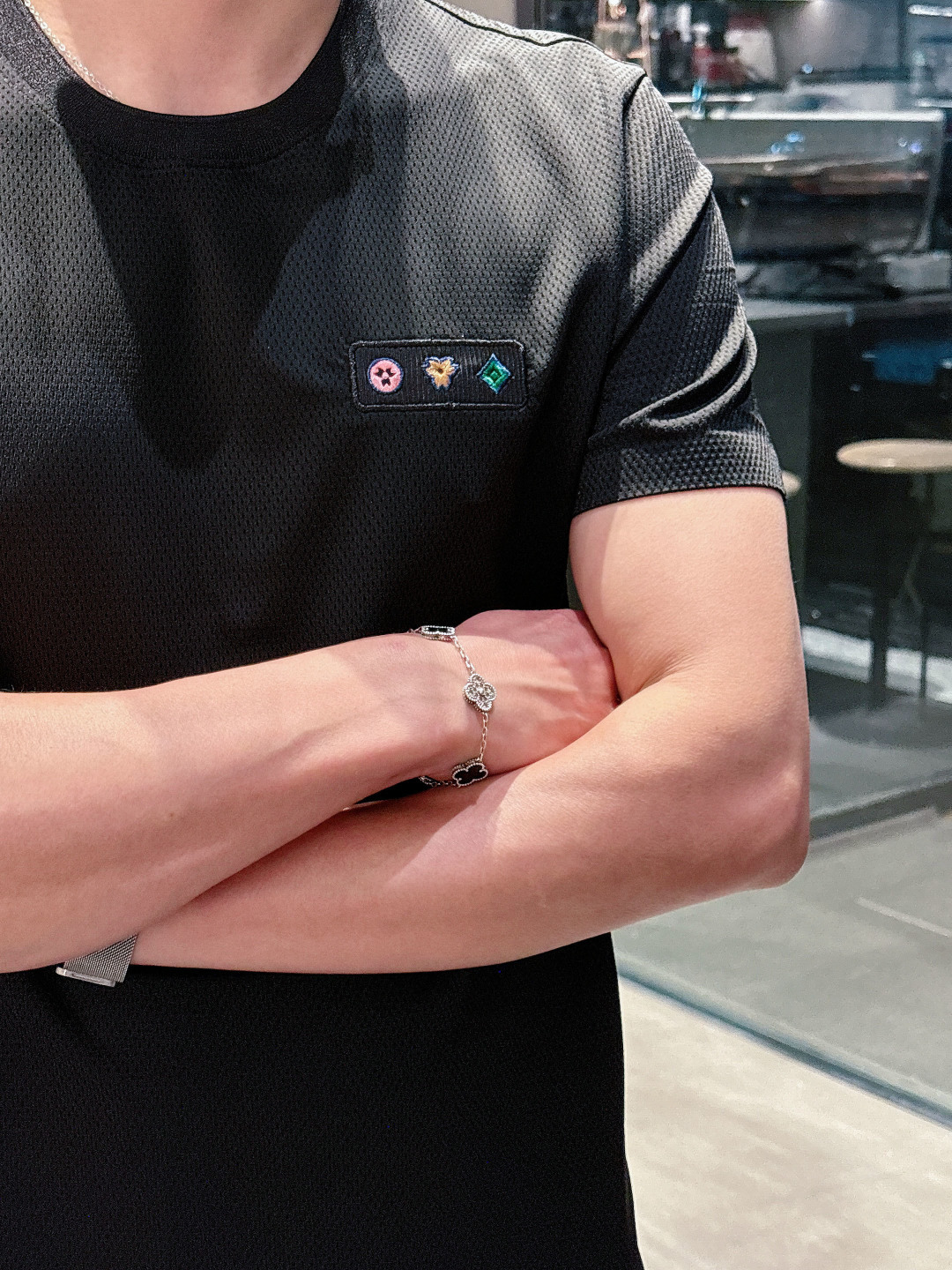 NO:736742,L's 2026 spring and summer new style debut counter latest short-sleeved round neck T-shirt, high-end customization, classic brand logo embroidery design, high-end custom fabrics. Soft feel. Comfortable to wear. Counter-level exquisite stitching. Fine workmanship. The upper body effect is incomparably handsome!  A must-have item for a stylish man!  Color Black Khaki Size 46-54, Louis Vuitton, T-shirt, tees, t-shirt,19860909L家2026春夏新款首发专柜最新款短袖圆领T恤 高端订制 经典品牌logo刺绣工艺设计 高端定制面料.手感柔软.穿着舒适.专柜级别精致车线.做工精细.上身效果无敌帅气！型男必备单品！ 颜色黑色 卡其 码数46-54,,louis vuitton,T-shirt,tees，t-shirt,,Men's clothing