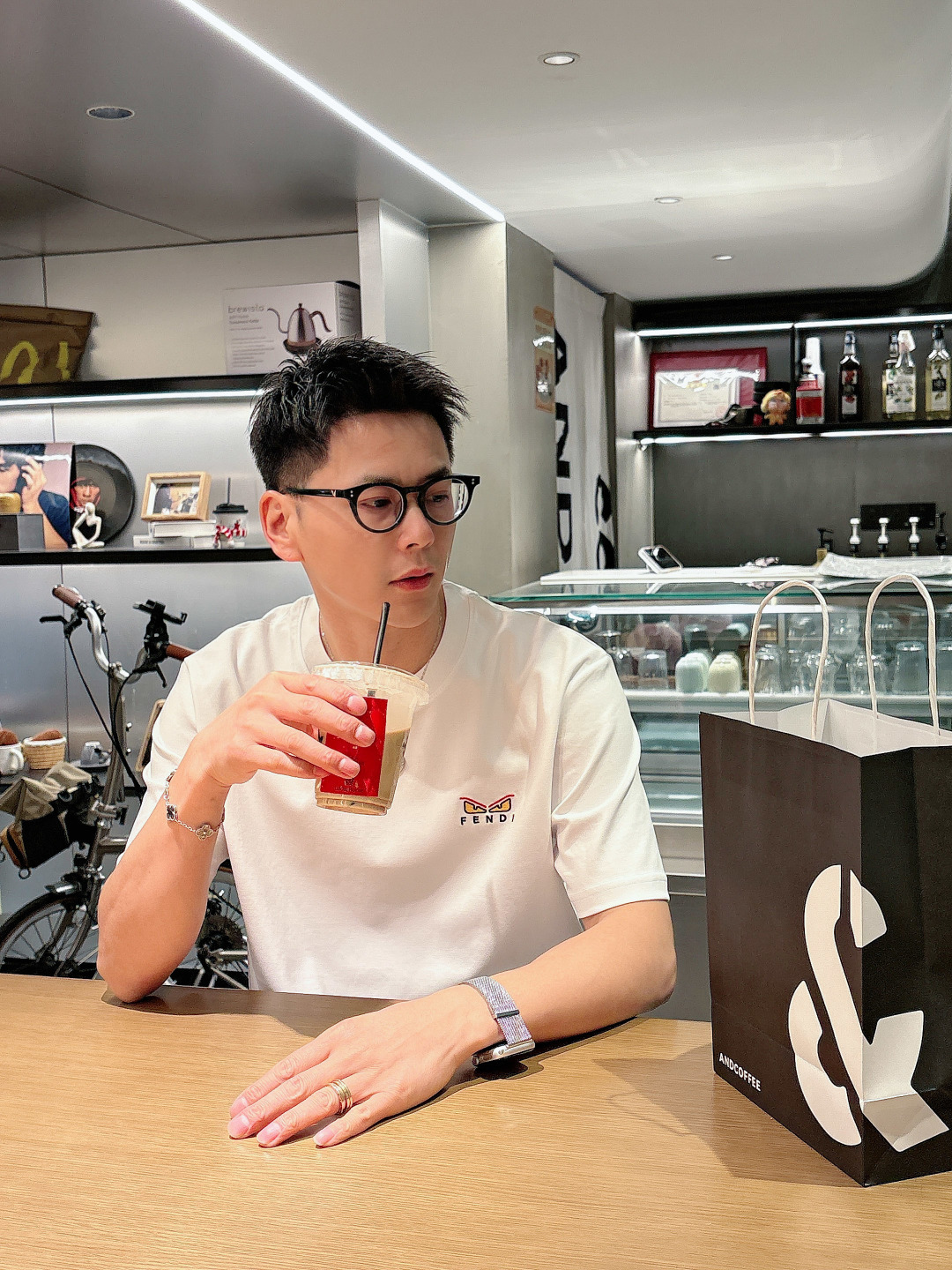 FENDI 芬迪 2026ss春夏新款上市 定制面料柔软舒适，经典刺绣眼睛 极具时尚代表性！精致小眼睛刺