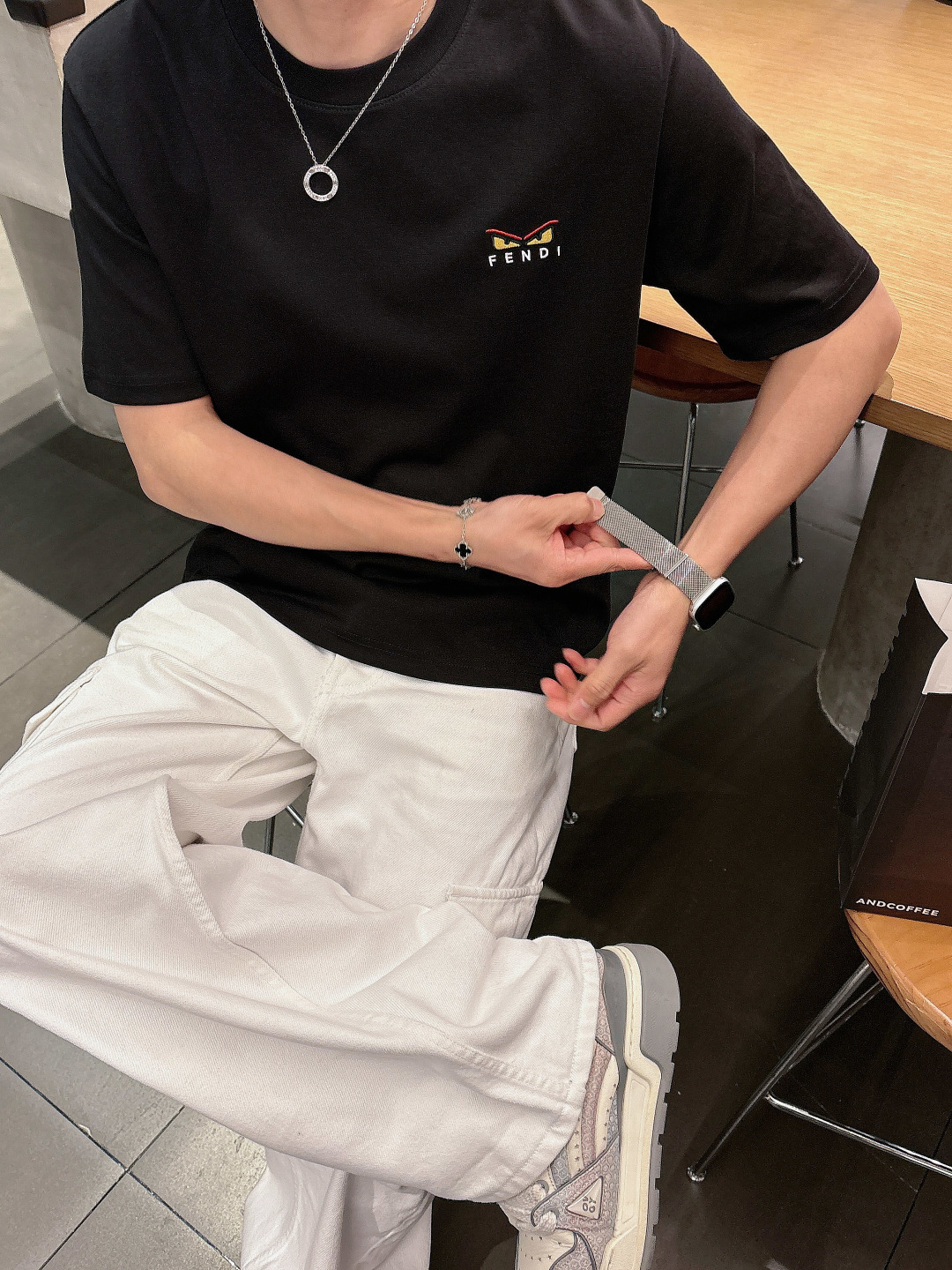 FENDI 芬迪 2026ss春夏新款上市 定制面料柔软舒适，经典刺绣眼睛 极具时尚代表性！精致小眼睛刺