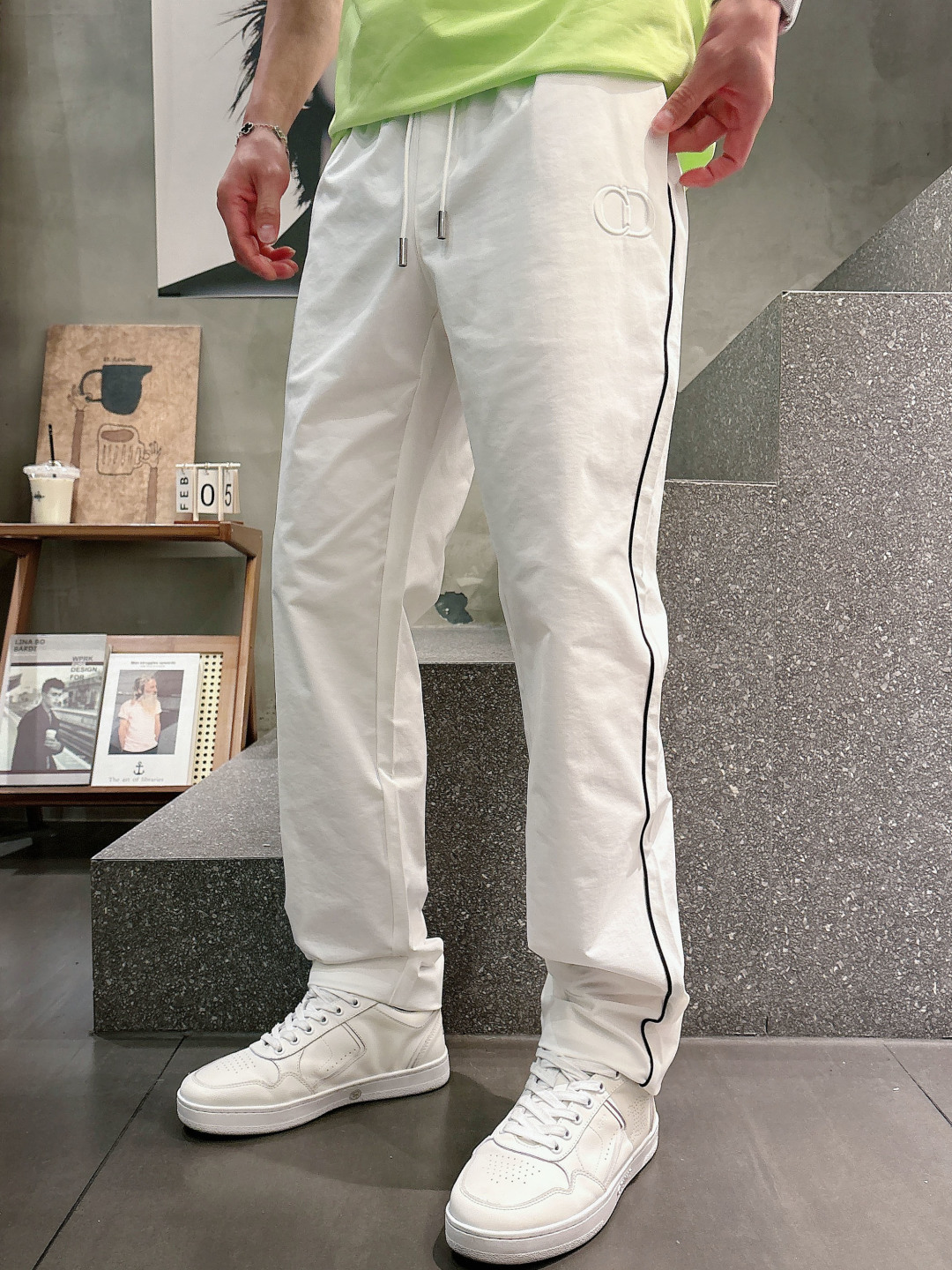 NO:736734,CD 2026ss new casual pants, a classic style that you will never tire of, classic logo embossed craftsmanship on the body. Imported customer-supplied accessories and custom fabrics, every detail is perfect, original hardware accessories, full of fashion, stylish and handsome upper body, a must-have item for leisure and fashion!  Size M-3XL,,19860909CD 2026ss新品休闲裤,经典款百看不厌,裤身经典logo凹凸工艺.进口客供辅料、面料定制,每个细节做到极致,原版五金配件,潮范十足、上身有型帅气,休闲时尚必备单品！码数M-3XL,,,Men's clothing