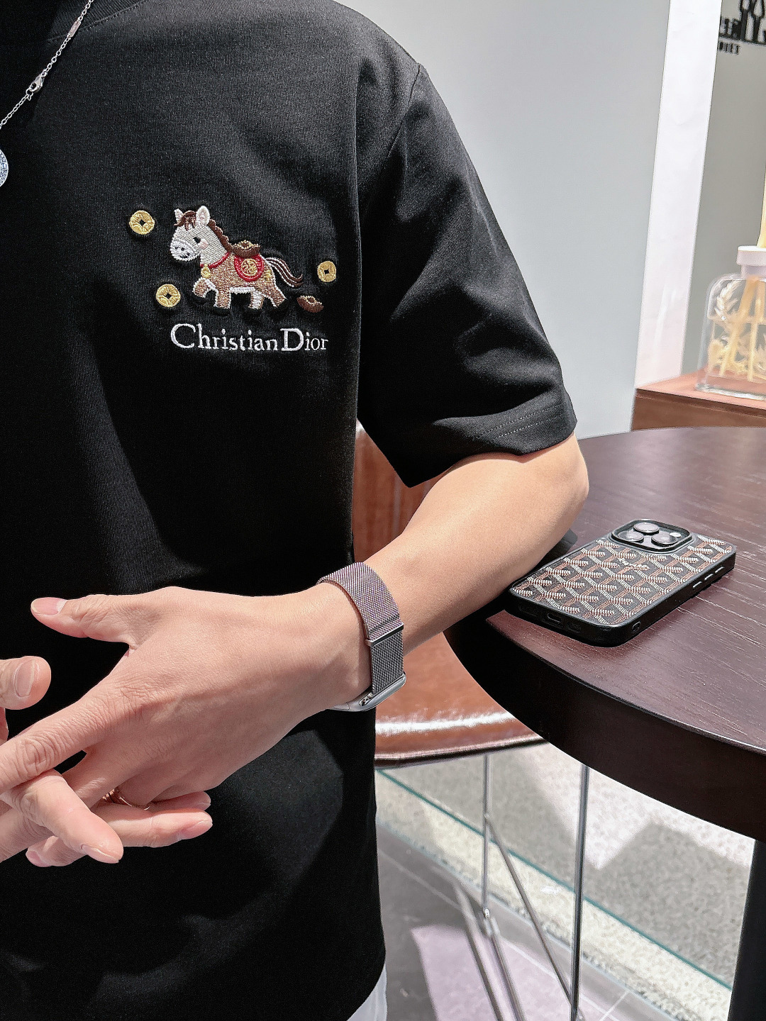 Dior*迪奥 2026 刺绣小马‼️短袖T恤®🖤一眼心动的Dior限定款来啦!'胸前立体刺绣小马萌趣吸