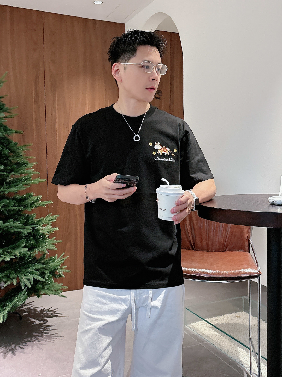 Dior*迪奥 2026 刺绣小马‼️短袖T恤®🖤一眼心动的Dior限定款来啦!'胸前立体刺绣小马萌趣吸