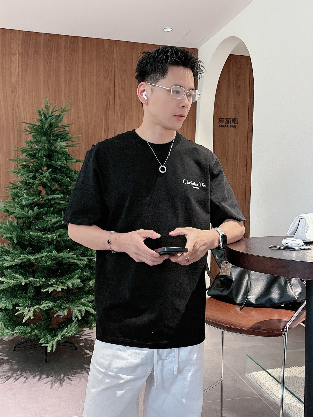 DO# 2026ss春夏新款首发专柜最新款短袖圆领T恤 高端订制 设计前卫时尚！品牌logo磨破工艺设计