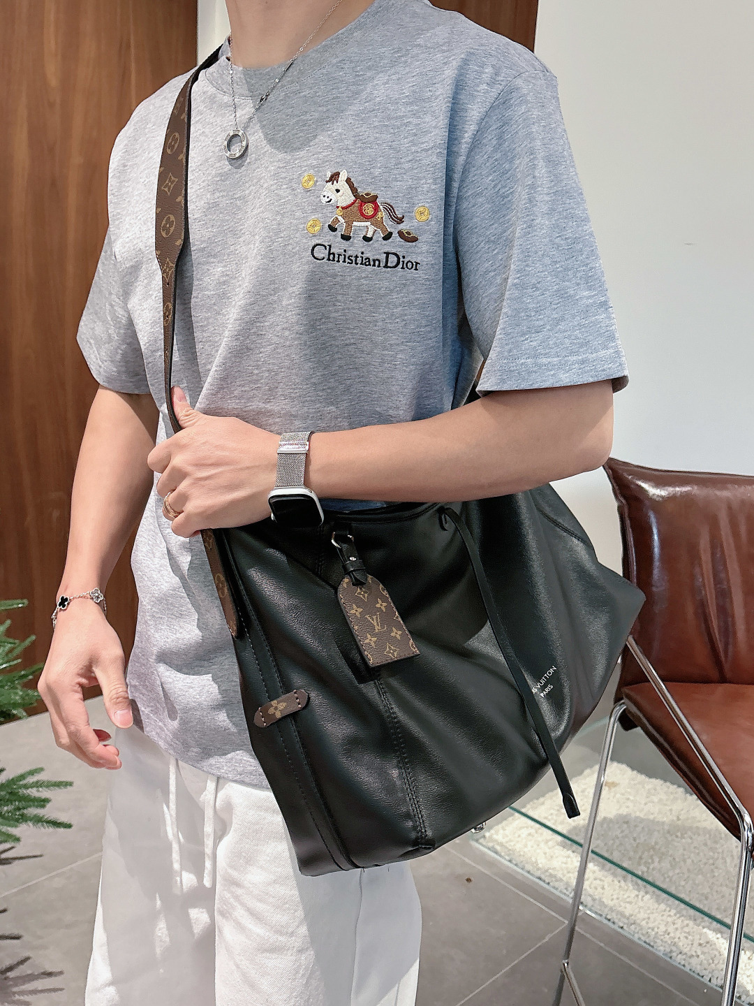 Dior*迪奥 2026 刺绣小马‼️短袖T恤®🖤一眼心动的Dior限定款来啦!'胸前立体刺绣小马萌趣吸